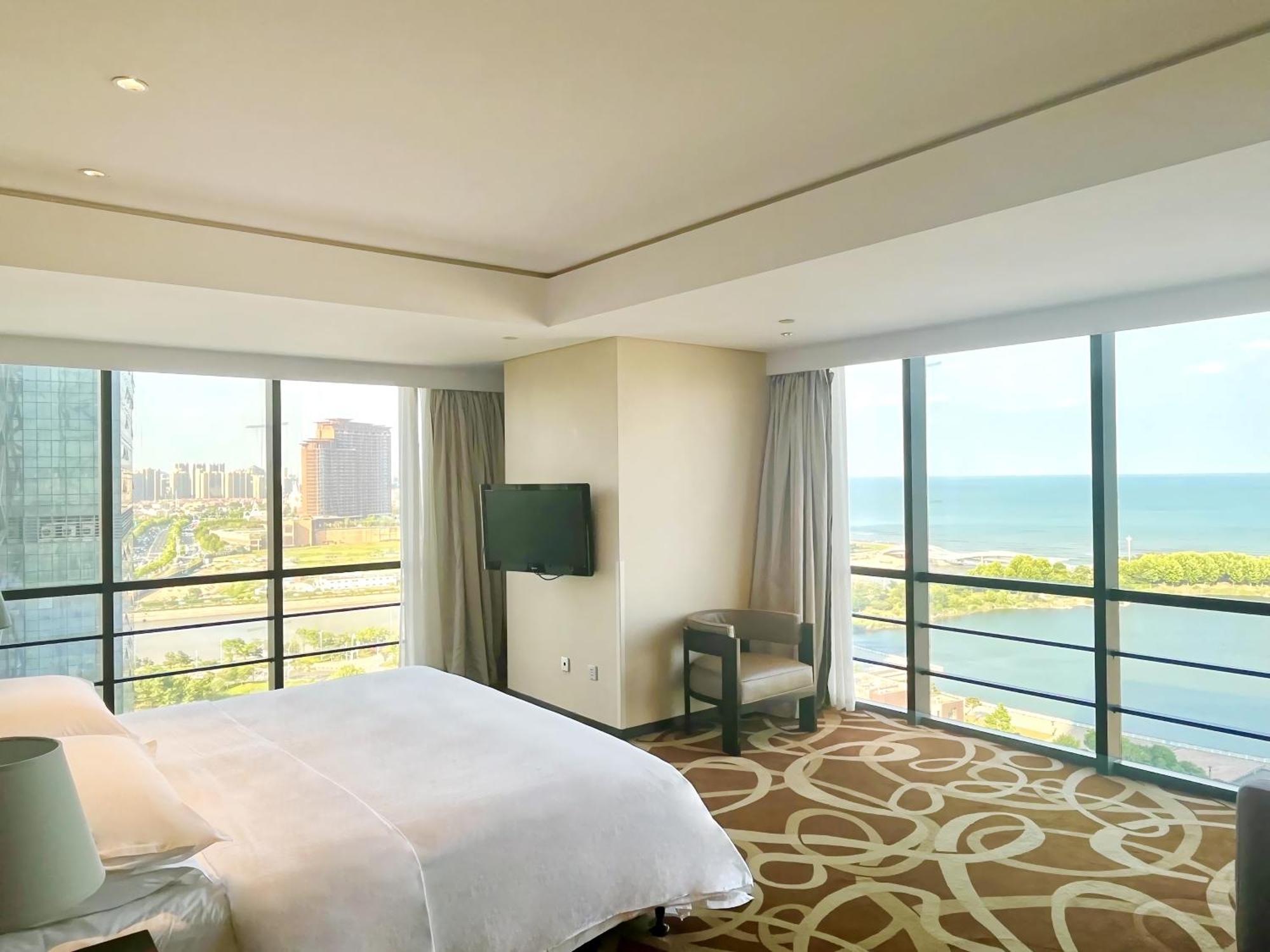 Four Points By Sheraton Qingdao, West Coast Exterior foto